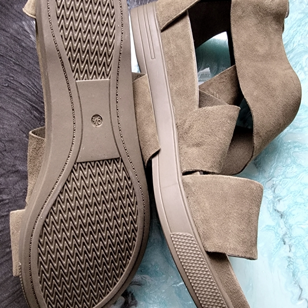Eileen Fisher Size 9.5 olive